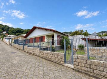 Casa · 150m² · 3 Quartos · 3 Vagas · Casa com 3 dormitórios, amplo quintal e excelente potencial no Saco dos Limões