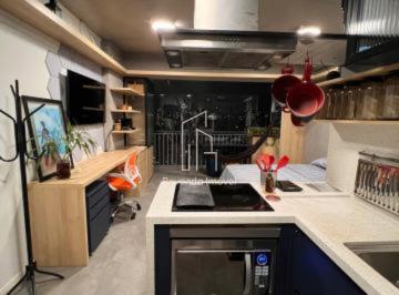 Photo 1 · Aluguel de Apartamento na República, São Paulo-SP: Studio Reformado no Condomíni