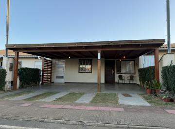 Casa de 2 quartos, Vitória da Conquista · Casa com 2/4 em condomínio fechado