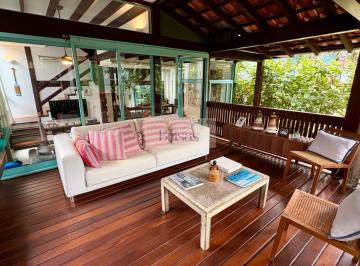 Casa · 250m² · 4 Quartos · 4 Vagas · Oportunidade em Condomínio a 150m da praia de Camburi