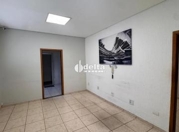 Photo 1 · Casa comercial disponível para locação no bairro Centro em Uberlândia-MG