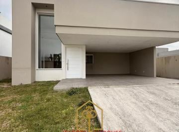 Casa · 195m² · 3 Quartos · 2 Vagas · Casa em condomínio com 3 dormitórios no Laranjal