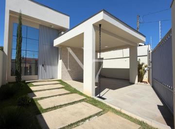 Casa · 200m² · 3 Quartos · 2 Vagas · Casa térrea com 3 suítes, área gourmet e piscina.