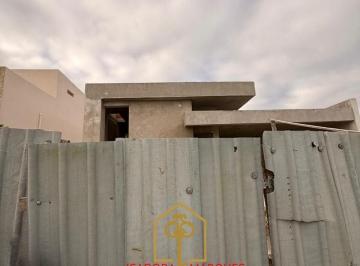 Casa · 185m² · 3 Quartos · 2 Vagas · Casa em condomínio com 3 dormitórios no Laranjal