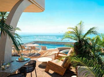 Lounge do rooftop com bar e piscina voltados para o mar (imagem ilustrativa) · 3 suítes e 174 m² no Oceean, quadra mar de Cabeçudas, Itajaí