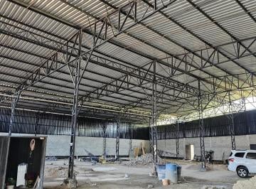 Comercial · 400m² · 3 Vagas · Alugo galpões na Varjota