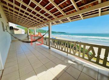 Casa de 4 quartos, Bombinhas · Casa para aluguel frente mar para 13 pessoas