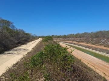 Rural de 2 quartos, Cascavel · Vendo fazenda em Pitombeira situada a 95 km de Fortaleza. Terra boa de arisco, toda plana.