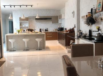 Casa · 240m² · 4 Quartos · Casa à venda - em Barroso