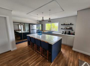 Apartamento · 156m² · 3 Quartos · 2 Vagas · Apartamento um por andar com 156m² útil bairro Santa Lúcia