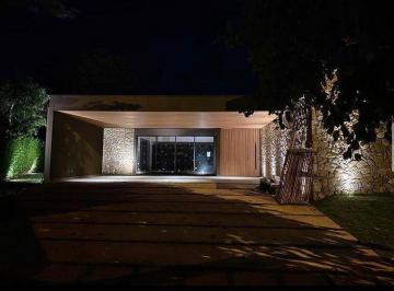 Casa · 440m² · 4 Quartos · 5 Vagas · Casa à venda em Araçoiaba da Serra, Condomínio Lago Azul, com 4 suítes, com 440 m²