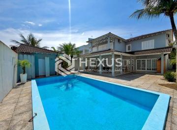 Foto · Casa reformada com varanda piscina e área gourmet no Acapulco, Guarujá