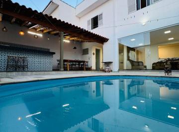 Casa de 2 quartos, Varginha · Casa com piscina no bairro Imperial - Varginha, MG.
