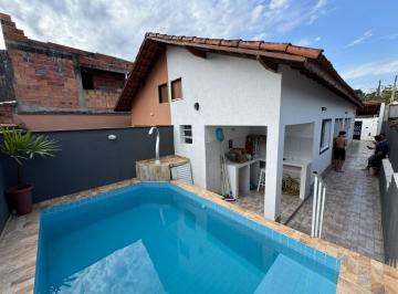 Casa de 2 quartos, Itanhaém · Casa à Venda no Loty em Itanhaém – 2 Dormitórios, Quintal e Piscina