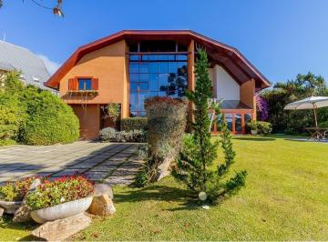 Casa · 422m² · 5 Quartos · 5 Vagas · Casa em Condomínio com 5 Suítes à venda, 422m² - Jardim Véu da Noiva em Campos do Jordão. Porteira f