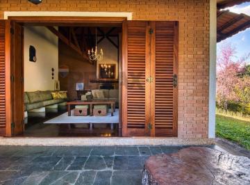 Rural · 250m² · 3 Quartos · 5 Vagas · Casa Térrea de Alto Padrão na Região do Toriba, Campos do Jordão – Conforto, Natureza e Sofisticação
