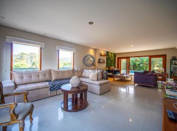 golf village - living · Casa de alto padrão à venda e locação no condomínio Golf Village, Granja Viana, 3 suítes, 4 vagas e