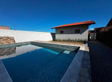 Casa de 2 quartos, Peruíbe · Casa com Piscina, 2 Suítes e 5 Vagas a 600 m do Mar em Peruíbe