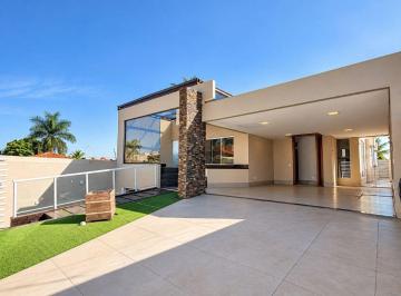Casa de 3 quartos, Águas Claras · CASA ALTO PADRÃO ARNIQUEIRAS 3 QUARTOS PROXIMO AO MERCADO DONA PERMUTA PISCINA CLOSET GARAGEM AMPLA