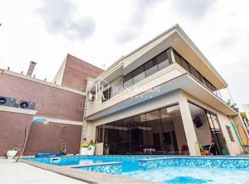Casa · 315m² · 6 Quartos · 17 Vagas · Sobrado para venda, 6 quarto(s), Uberaba, Curitiba