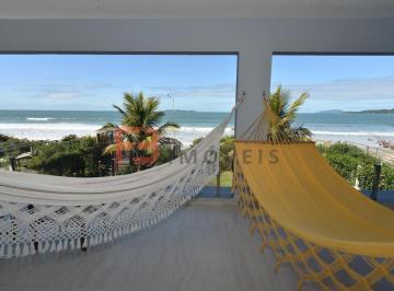 Casa de 5 quartos, Bombinhas · Casa dúplex beira mar 5 dorm. na praia Mariscal