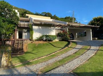 Casa · 350m² · 3 Quartos · 4 Vagas · Casa de alto padrão com Terreno de 1.162 m², Piscina e Espaço Gourmet no Sambaqui
