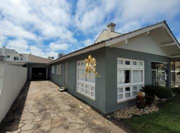 Casa · 140m² · 3 Quartos · 1 Vaga · Casa com piscina, 3 dormitórios Centro de Tramandaí
