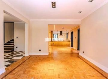 Casa · 300m² · 3 Quartos · 3 Vagas · Casa em estilo neoclássico, charmosa e com localização privilegiada