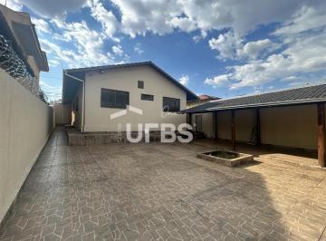 Casa · 262m² · 3 Quartos · 4 Vagas · Oportunidade para investir e/ou morar!
