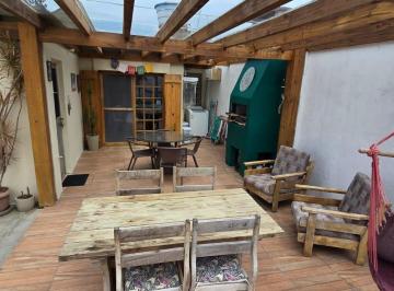 314e9e9aaeb2f38b955658e85e6b8be478fe08b6 · Casa com clima de praia e um quintal para aproveitar todos os dias!