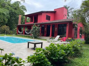 Casa de 3 quartos, São Sebastião · Casa à Venda em Boiçucanga com Piscina e 3 Suítes