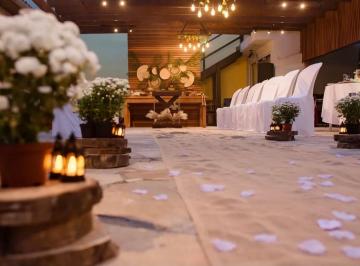 Comercial de 5 quartos, São Sebastião · Oportunidade, Espaço para Festa para até 150 Pessoas: Com 5 Suítes Piscina