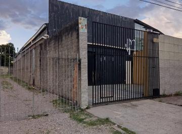 Comercial de 2 quartos, Curitiba · BARRACAO HAUER EXCELENTE  R$ 5500  BAIXOU O VALOR  F 41 984312345