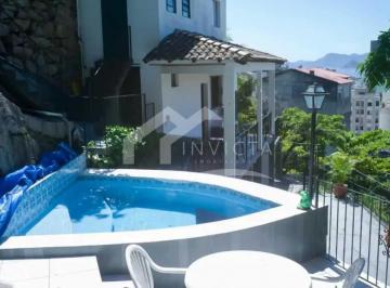 Casa · 337m² · 3 Quartos · 1 Vaga · Casa com piscina e área gourmet no Catete