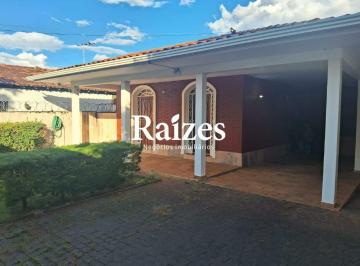 Casa · 264m² · 3 Quartos · 4 Vagas · Casa com 3 quartos sendo 1 suíte no Bairro Lídice em Uberlândia