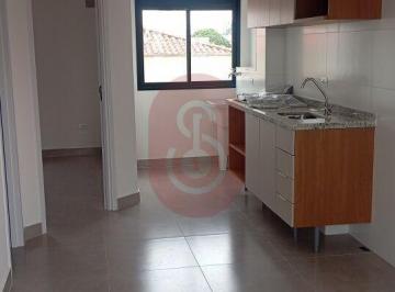 Apartamento · 36m² · 2 Quartos · Apartamento 2 dormitórios com armários na Água Rasa.