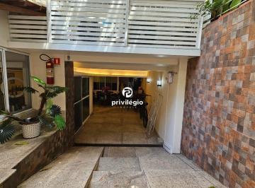 Garagem · Casa Duplex à Venda em Ipanema com 5 Quartos e 2 Suítes