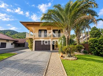 Casa · 230m² · 3 Quartos · 1 Vaga · Imóvel Privativo no Coração de Pomerode: Conforto Familiar ou Excelente Rentabilidade
