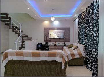 Casa · 220m² · 2 Quartos · 2 Vagas · Sobrado em Vila Caputera, Mogi das Cruzes/SP de 220m² 2 quartos à venda por R$ 700.000,00