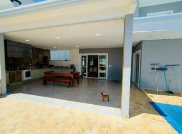8d203b9534a2c2afcdf4861fa355cff804dadedd · Casa Com 4 Quartos e Piscina!