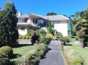 Casa · 390m² · 3 Quartos · 5 Vagas · Casa mobiliada com 390 m², amplo jardim e piscina em Canela