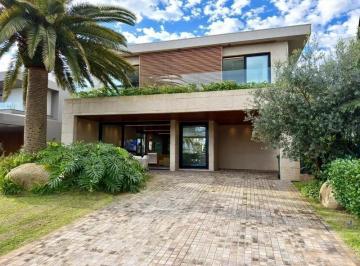 Apartamento · 488m² · 5 Quartos · 2 Vagas · CASA Á VENDA EM CONDOMÍNIO