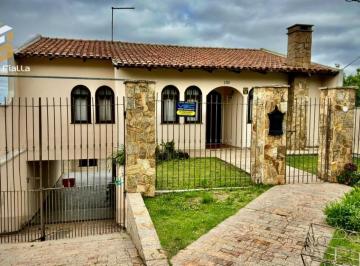 Casa · 276m² · 4 Quartos · 4 Vagas · Casa no Guabirotuba com 04 quartos, 01 suíte, piscina, churrasqueira com 04 vagas