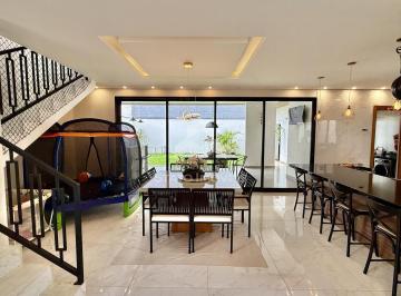 Casa · 308m² · 5 Quartos · 2 Vagas · EXCEPCIONAL SOBRADO A VENDA NO RESIDENCIAL DOS LAGOS.