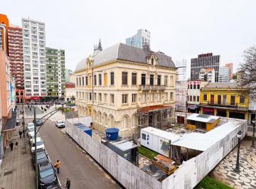 Comercial , Curitiba · Invista no Coração de Curitiba: Prédio Comercial!