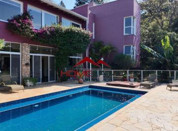 Casa de 5 quartos, São Roque · Casa com 5 quartos, sendo 4 suítes em meio a muito verde