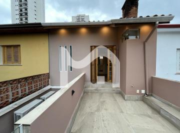 1 · Casa de vila Reformada de 131m² com Suíte, Terraços, Lareira e Vaga em Vila Fechad