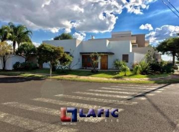 Casa · 228m² · 3 Quartos · 3 Vagas · Casa Padrão em São Carlos