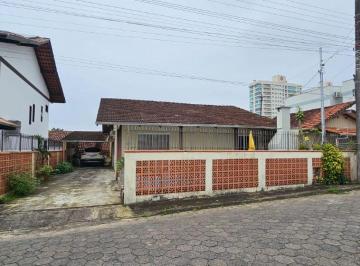 Casa de 3 quartos, Penha · Casa com piscina poucos metros do mar, 3 quartos, Armação, Penha-SC