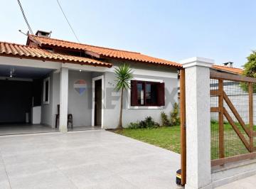 Casa · 70m² · 2 Quartos · 2 Vagas · Seu Refúgio Moderno em Capão: Oportunidade Única!